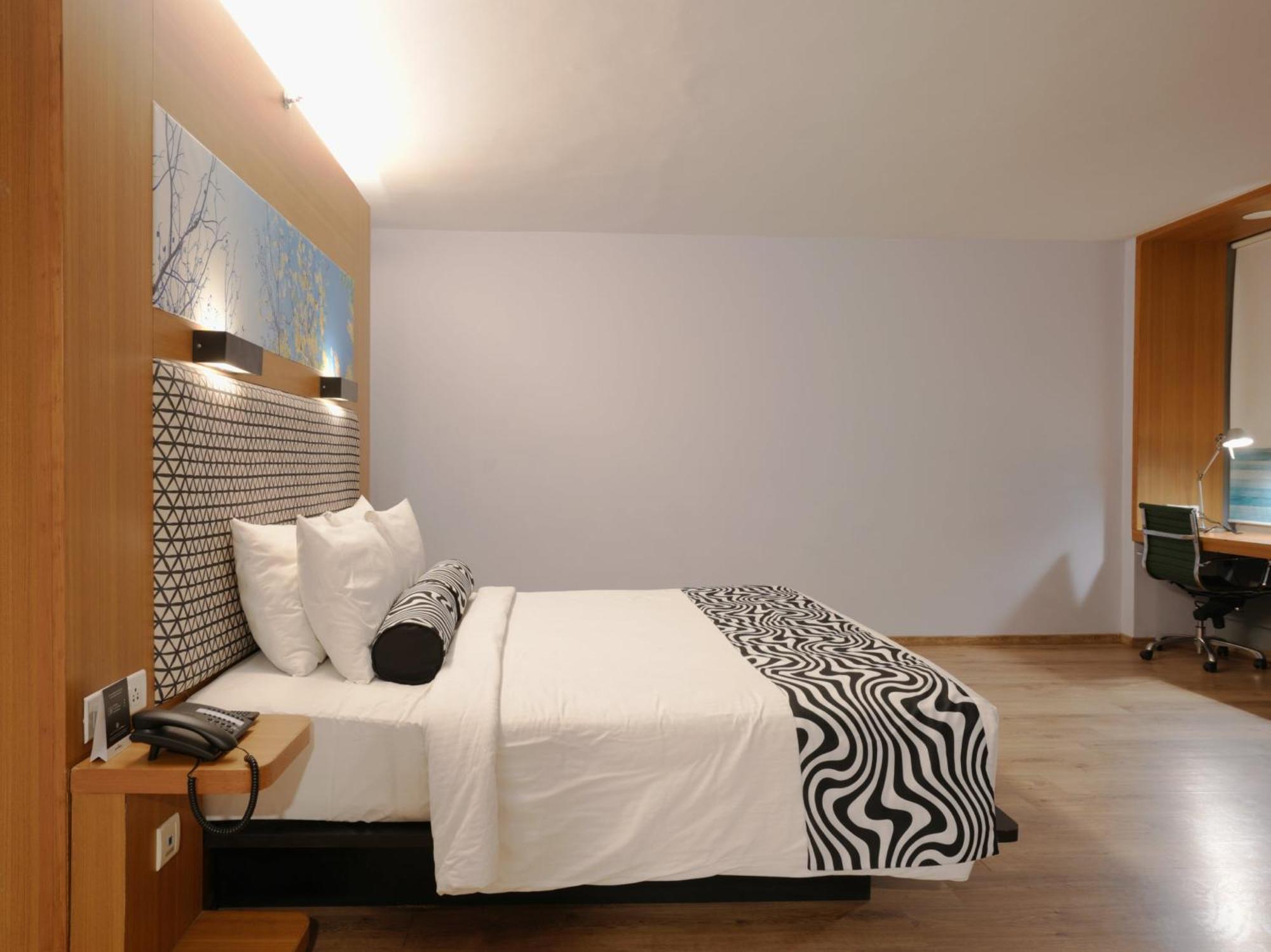 Sunday Hotel Chandigarh Zirakpur Екстериор снимка