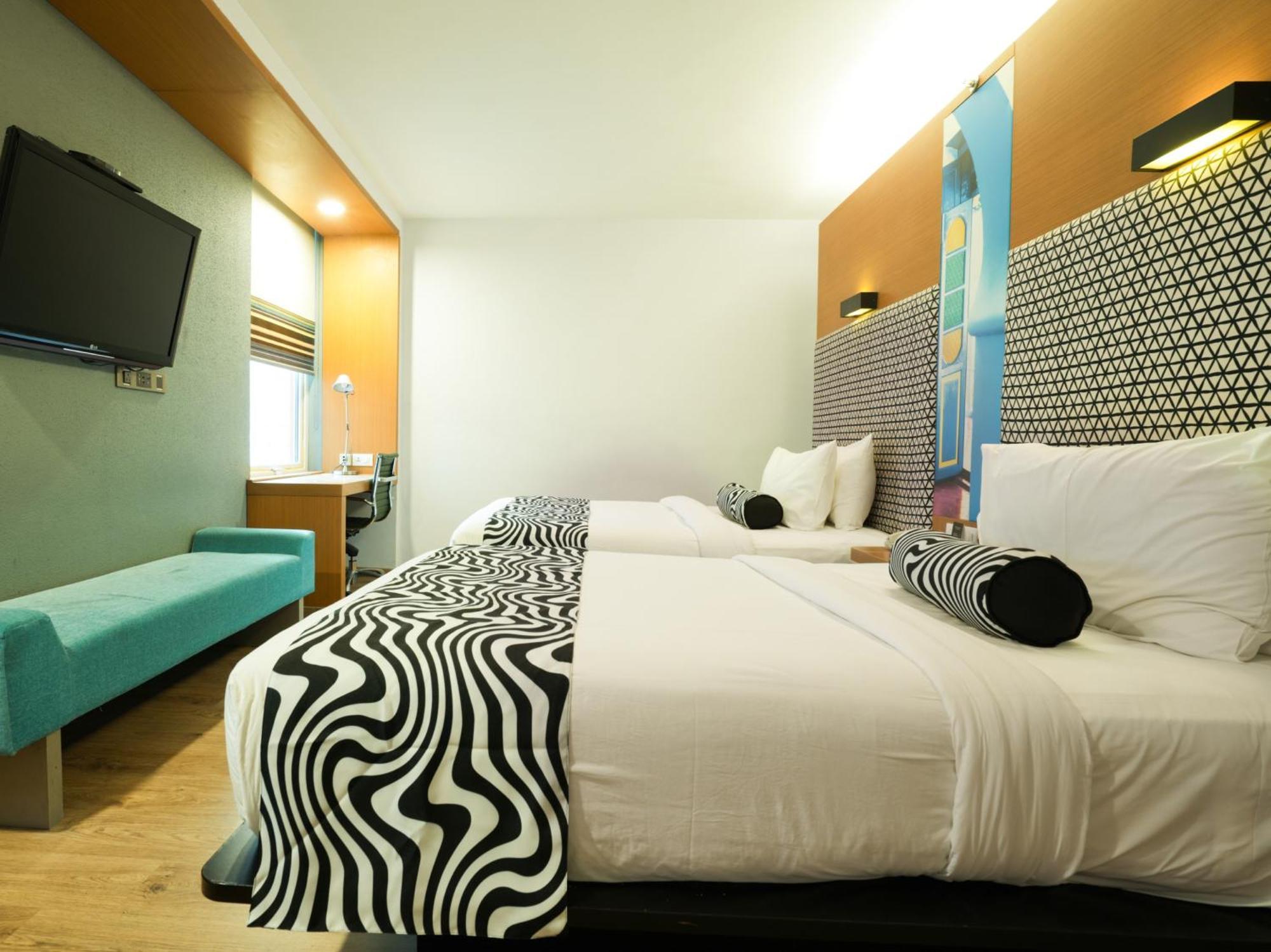 Sunday Hotel Chandigarh Zirakpur Екстериор снимка