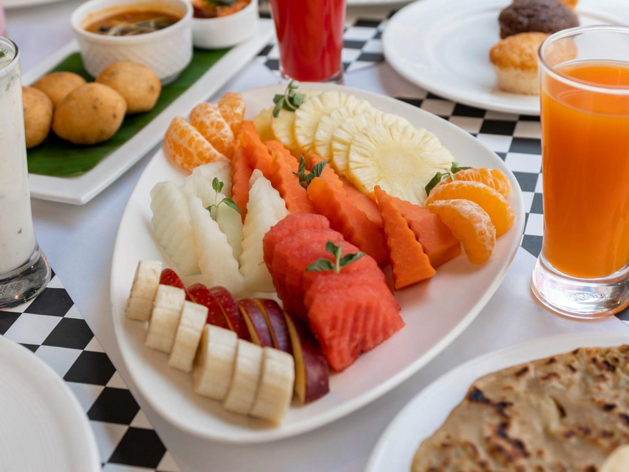 Sunday Hotel Chandigarh Zirakpur Екстериор снимка