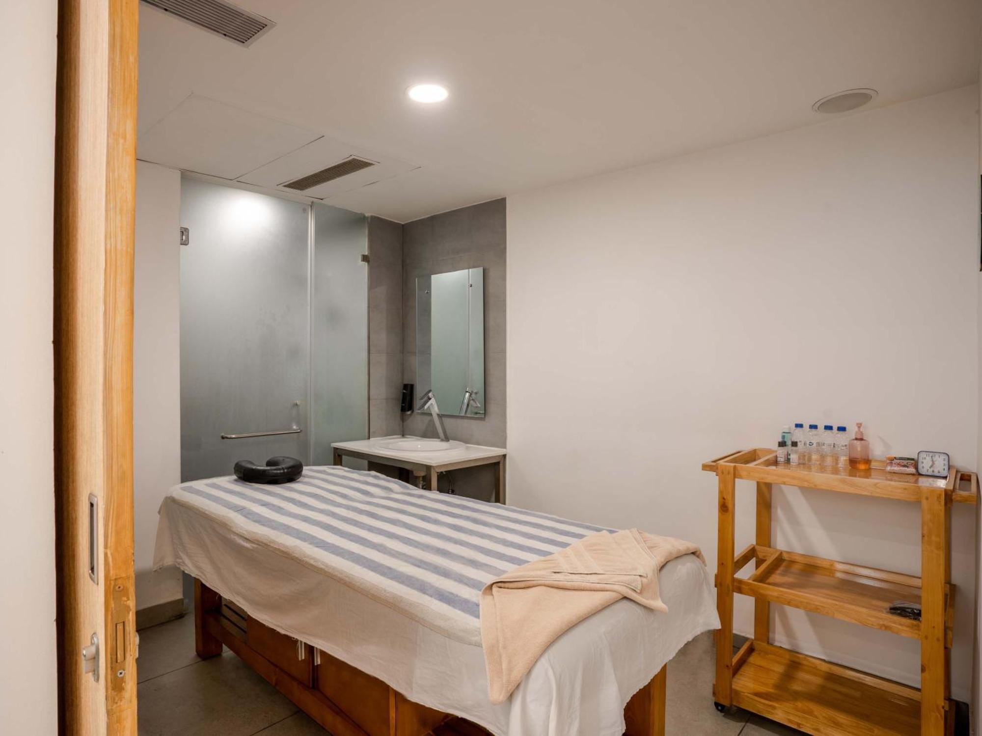 Sunday Hotel Chandigarh Zirakpur Екстериор снимка