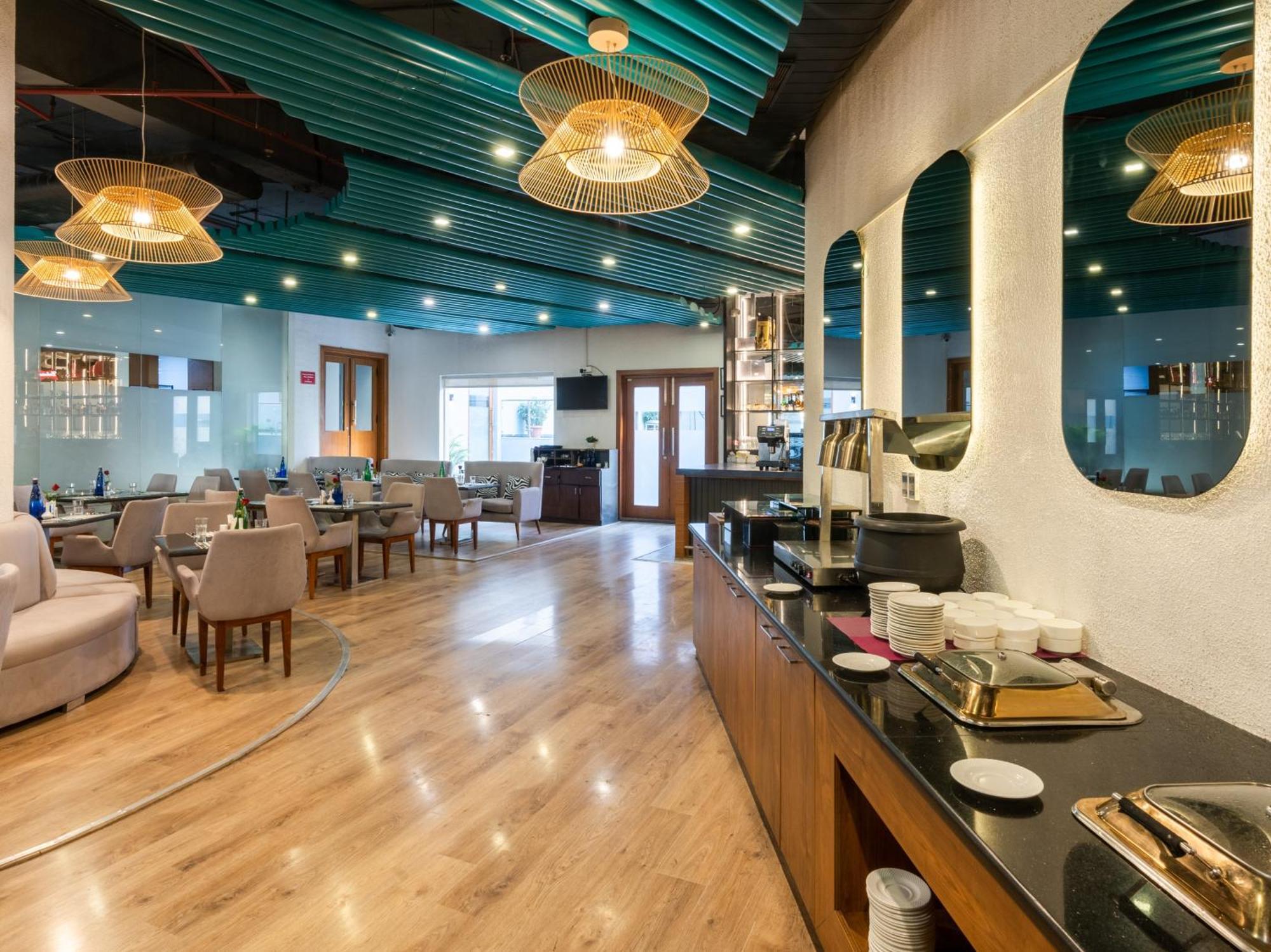 Sunday Hotel Chandigarh Zirakpur Екстериор снимка