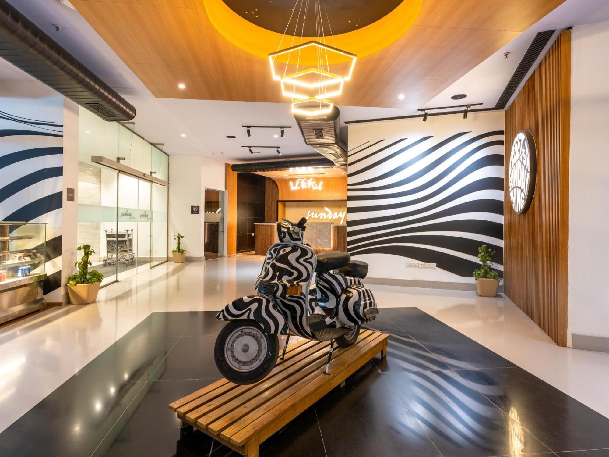 Sunday Hotel Chandigarh Zirakpur Екстериор снимка