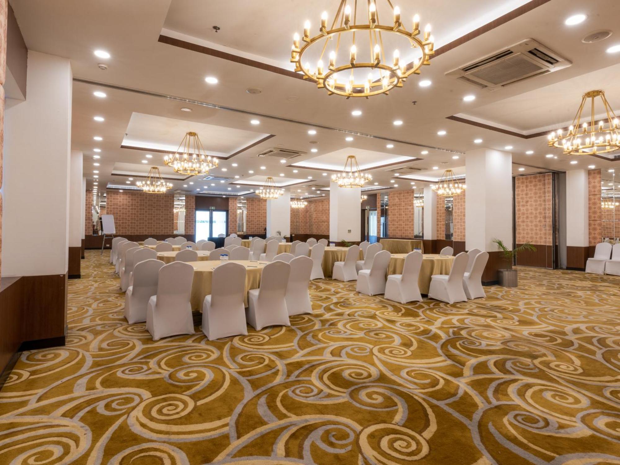 Sunday Hotel Chandigarh Zirakpur Екстериор снимка